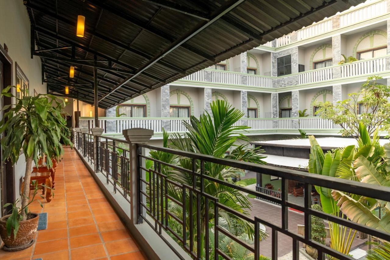 Reveal Angkor Hotel Сіємреап Екстер'єр фото